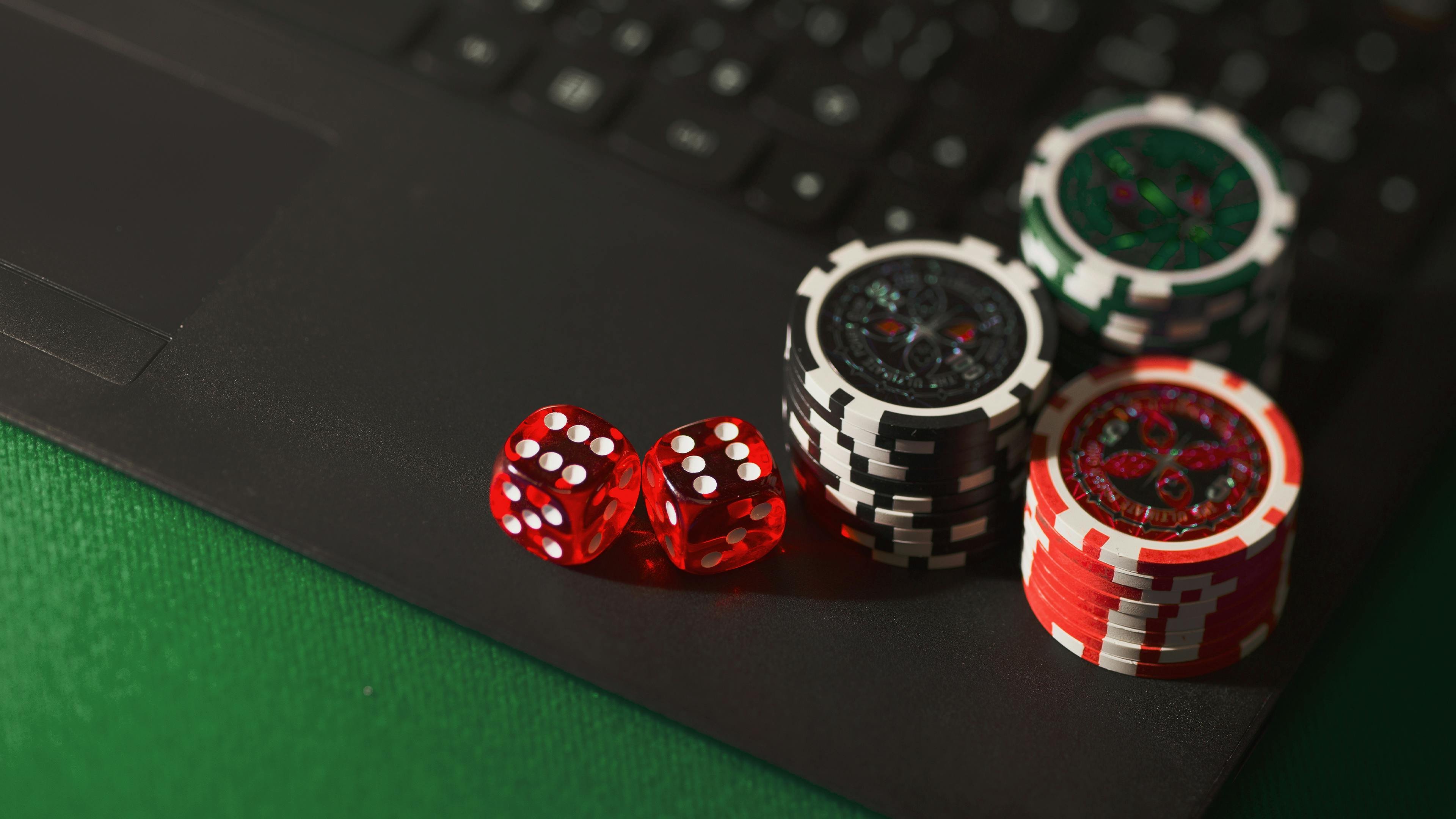 Tampilan aplikasi mobile slot asia dengan menu permainan dan opsi deposit